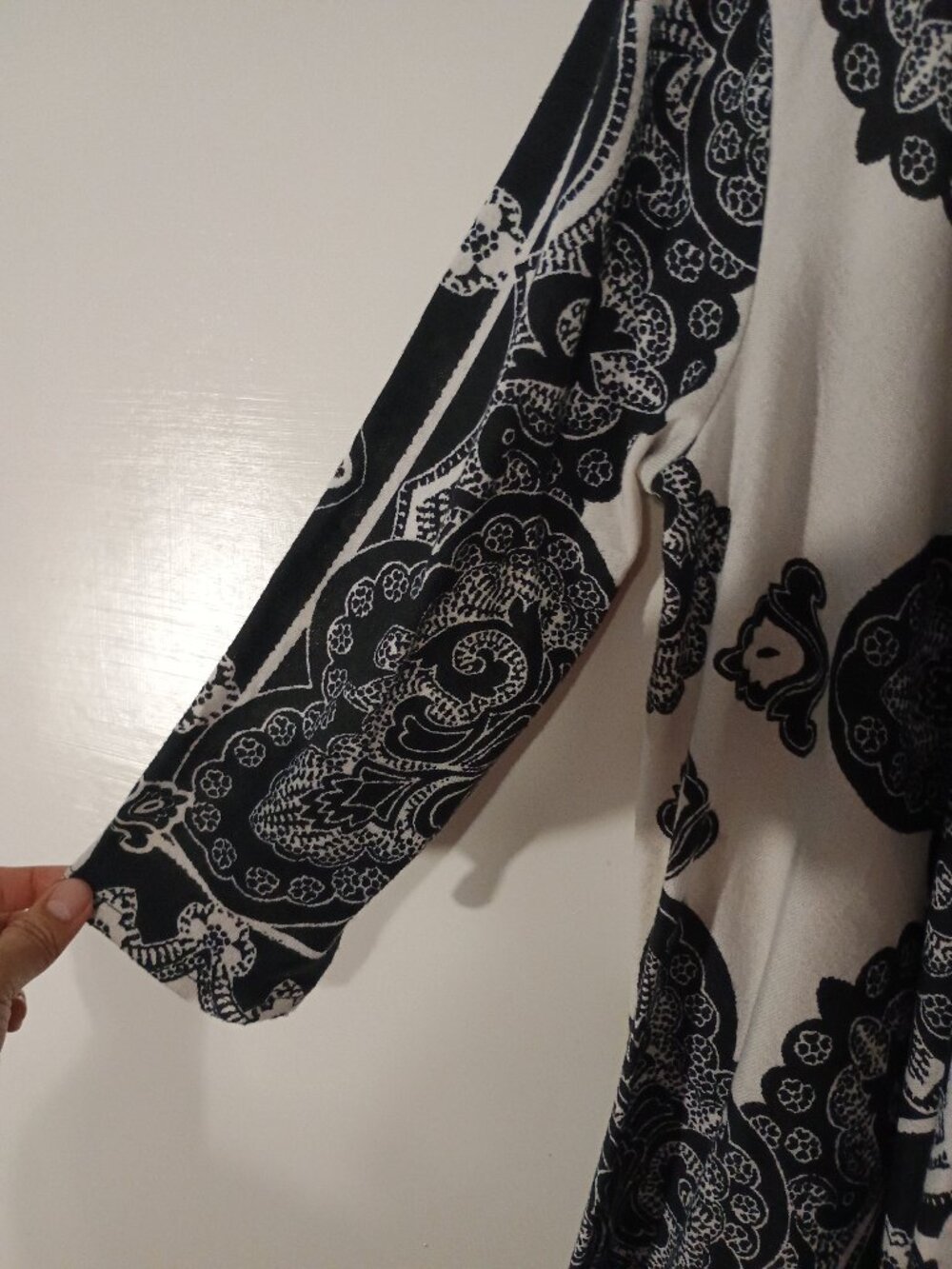 New Directions Black White Paisley Open Front Cardigan Size L 3/4 Sleeve Handker - Picture 6 of 6
